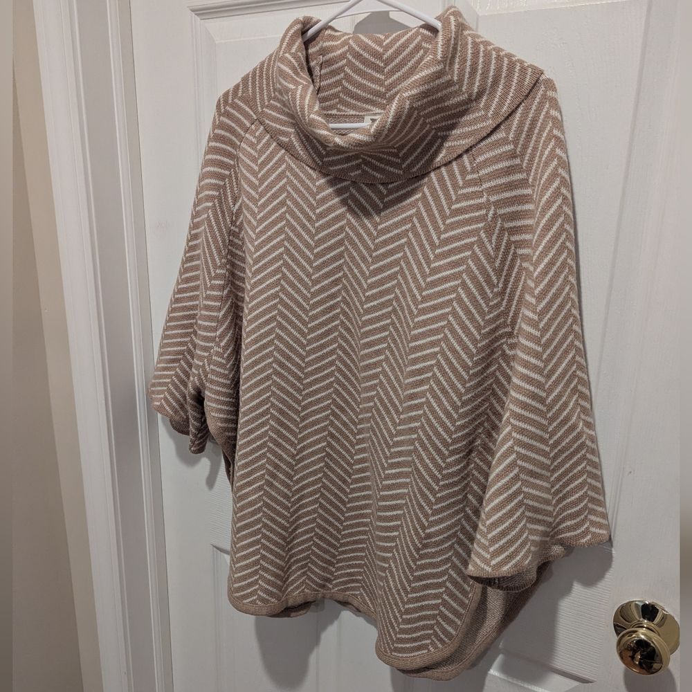 Loft Size XS/S Cream And White Cowl Neck Oversized Poncho Sweater Quiet Luxury‎